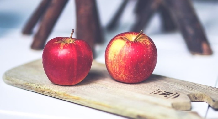 apples on table