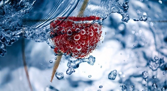 water with raspberry
